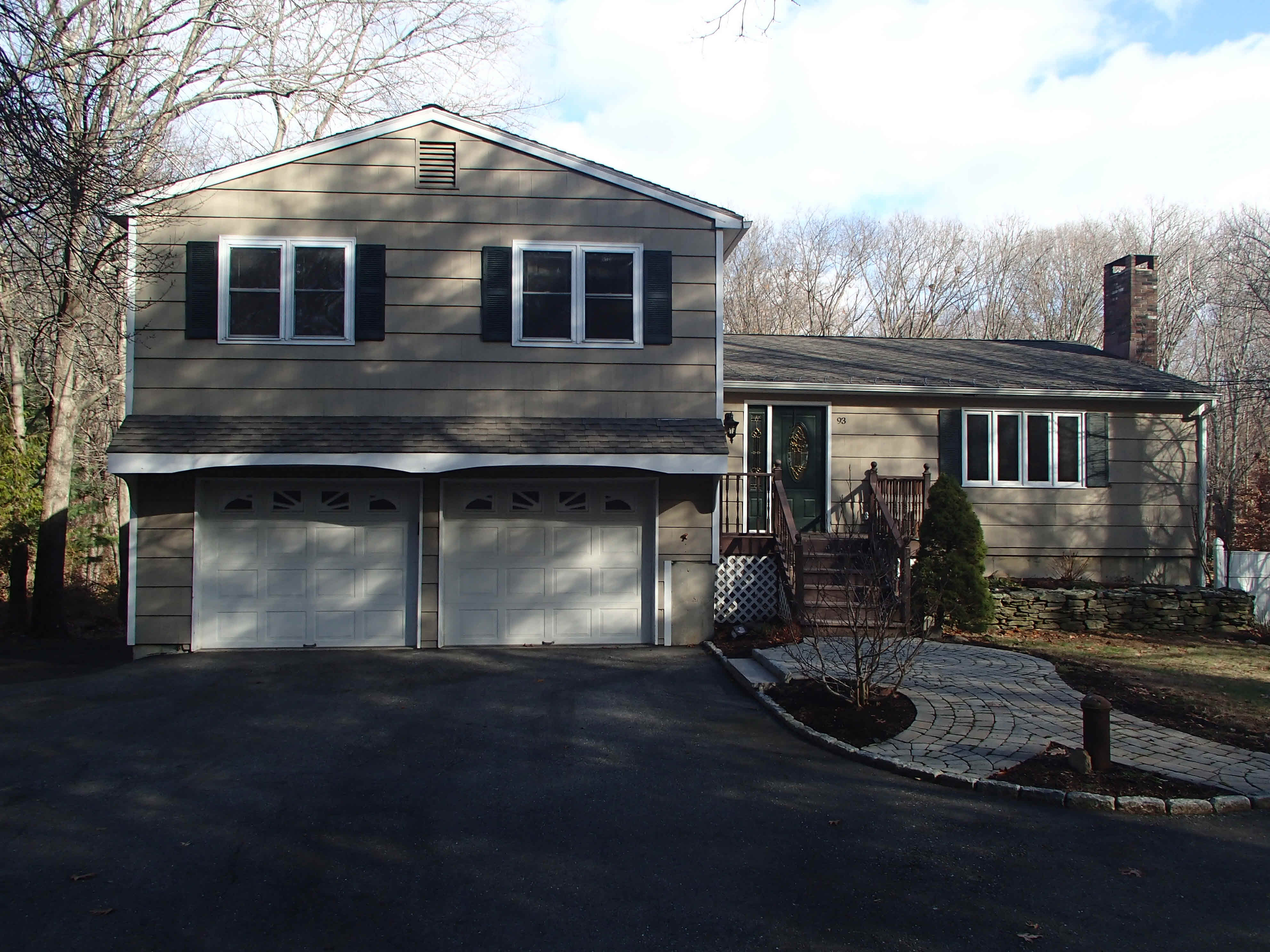 Building photograph for 93 BLUEBERRY HILL RD